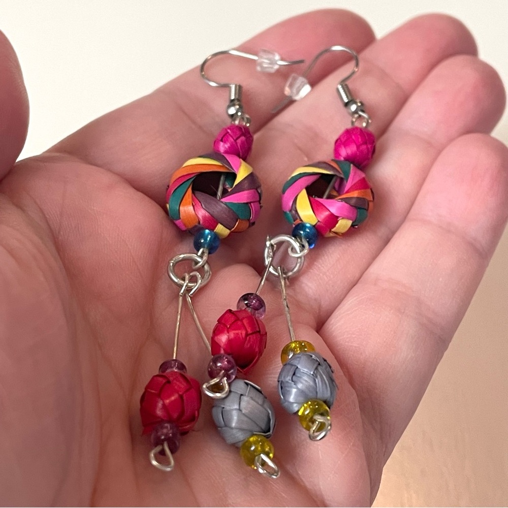 🚨🚨FINAL SALE!!!!🚨🚨 Woven dangle wreath pierced earrings Day of The Dead colorful - Picture 8 of 9
